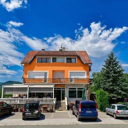 Accommodation "Old Town Dreznik" Rakovica Kültér fotó