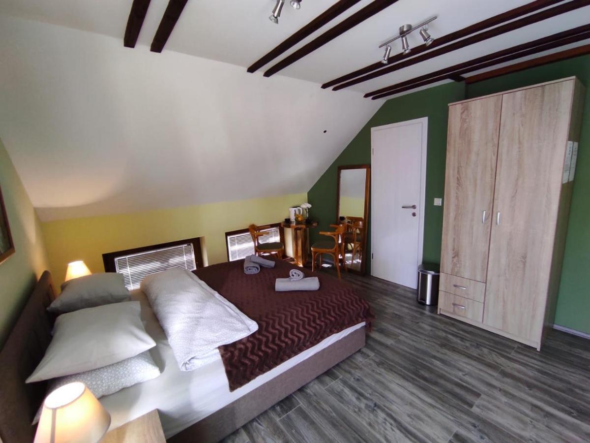 Accommodation "Old Town Dreznik" Rakovica Kültér fotó