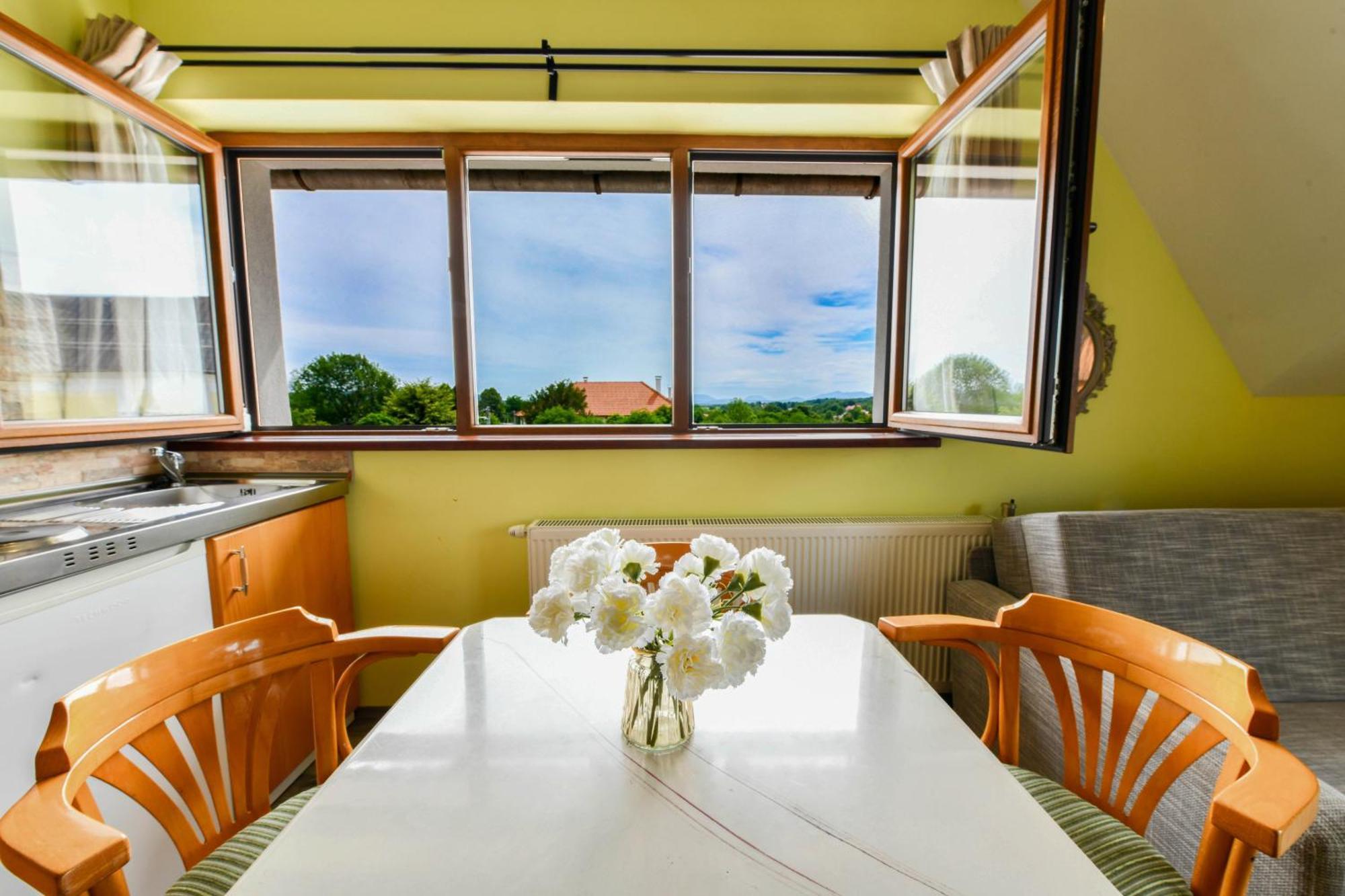 Accommodation "Old Town Dreznik" Rakovica Kültér fotó