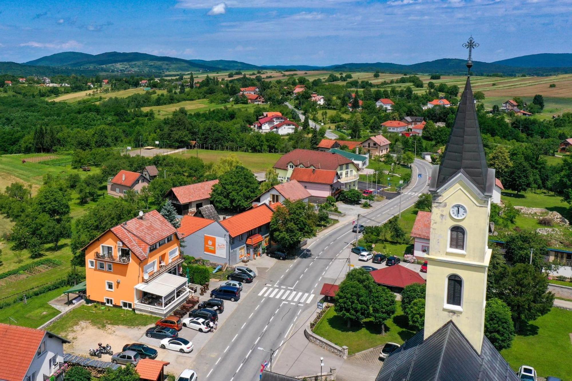 Accommodation "Old Town Dreznik" Rakovica Kültér fotó
